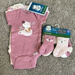 3 Gerber Newborn matching onesies and socks NWT